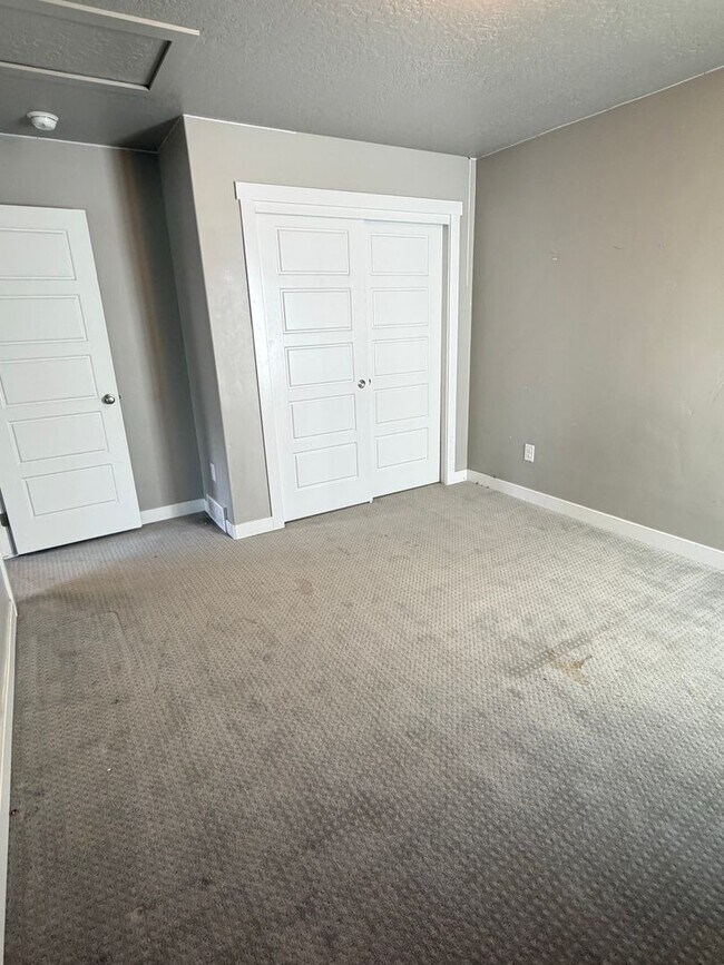 Building Photo - 952 W 2840 N