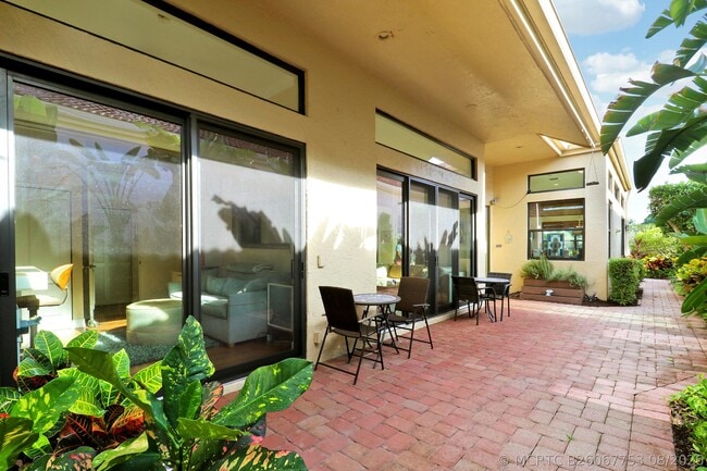 Building Photo - 210 Coral Cay Terrace