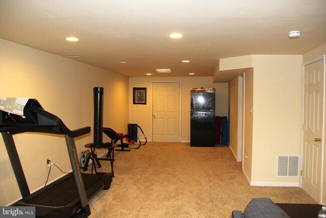 Building Photo - 506 Quincy St