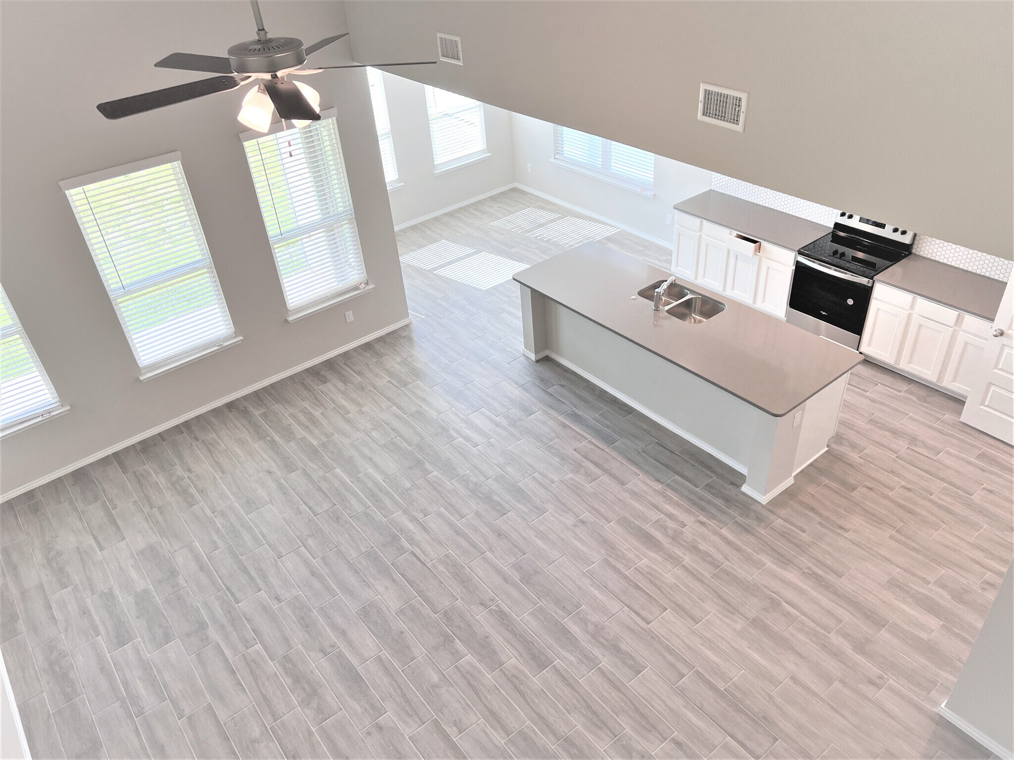 Building Photo - 5945 Hopkins Dr