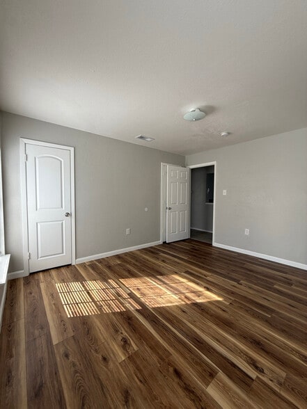 Building Photo - 1209 Shady Ln