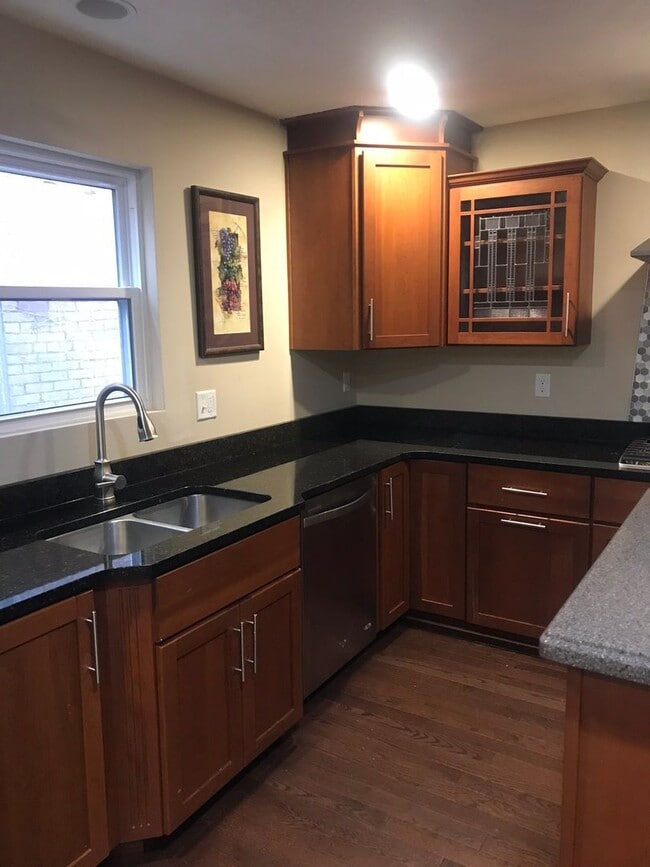 Building Photo - Absolutely Stunning Single Family in Bloomfield!