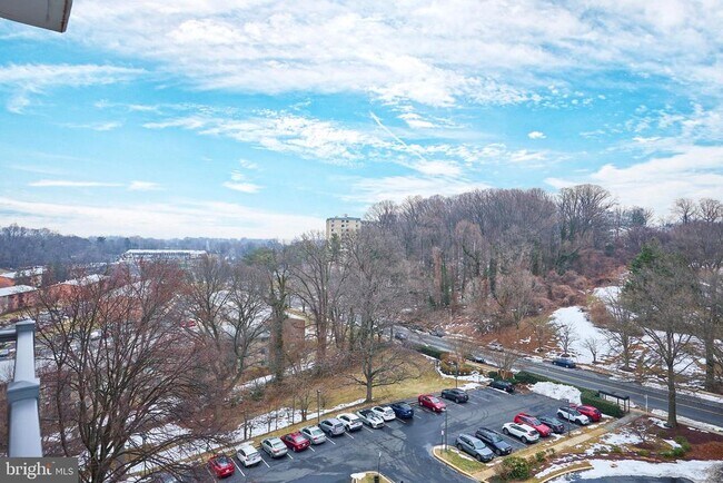 Building Photo - 2300 Pimmit Dr