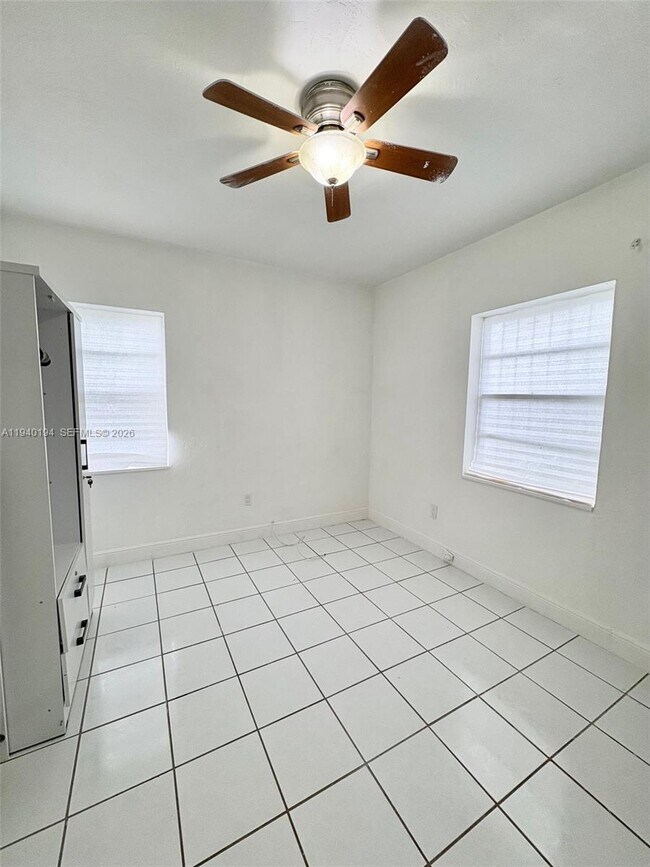 Building Photo - 1332 NE 177th St