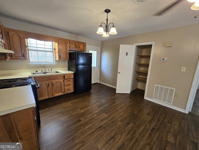 Building Photo - 403 E Lawnwood Ave