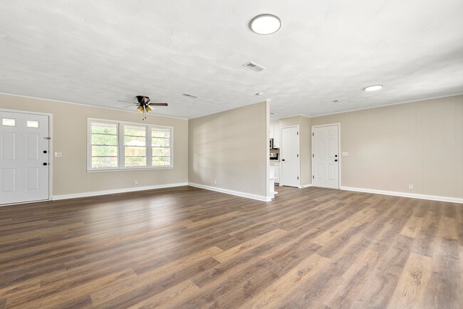 Building Photo - 201 Roberts St