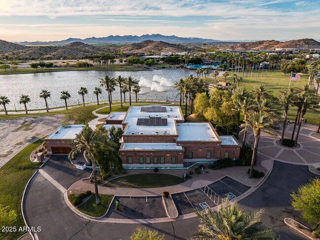 Building Photo - 17864 W Thistle Landing Dr