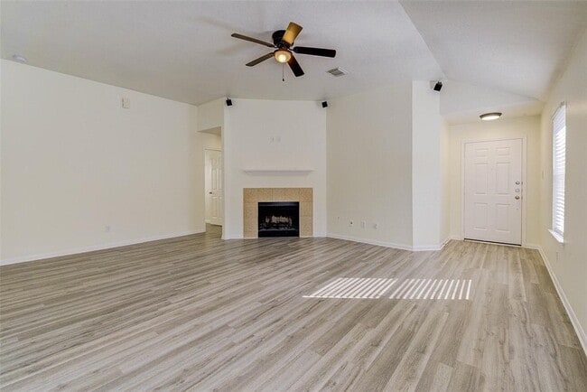 Building Photo - 25211 Clover Ranch Dr