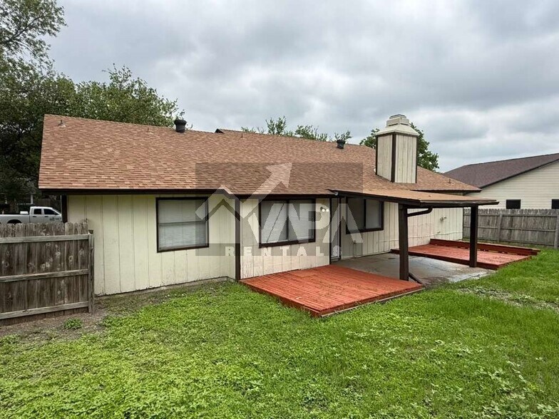Building Photo - 5679 Wood Oak