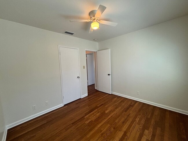Building Photo - Clean and comfortable 3 bedroom available ...