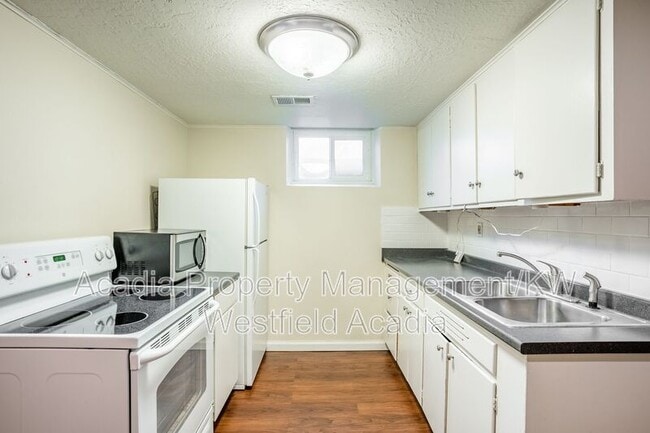 Building Photo - 542 150 E