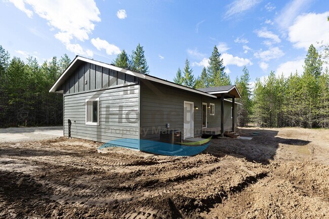 Building Photo - 2 Bedroom 1 Bathroom Home with a Single Car Garage Available in Blanchard!