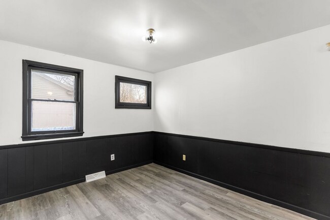 Building Photo - 826 Michigan Ave