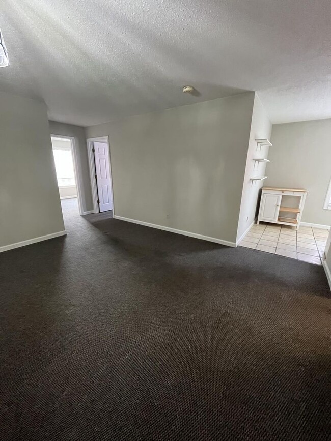 Building Photo - 3 bedroom, 1 bathroom unit in Wilmore- located on Asbury's campus!