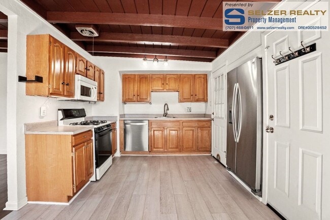 Building Photo - Nicely updated 3 bd. home within walking d...