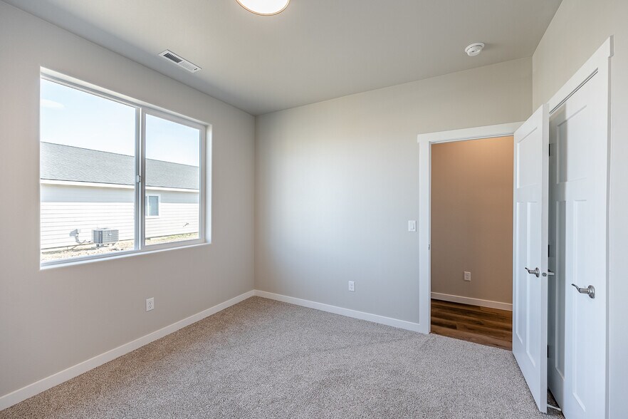 Building Photo - 4075 Quinn Dr NE