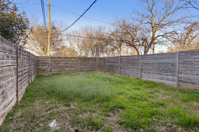 Building Photo - 2308 Devonshire Dr