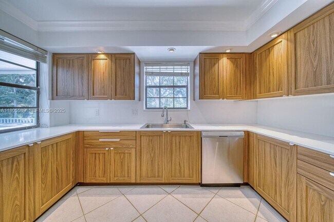 Building Photo - 1442 Coruna Ave