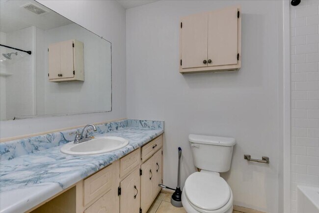 Building Photo - 3823 Fairington Dr