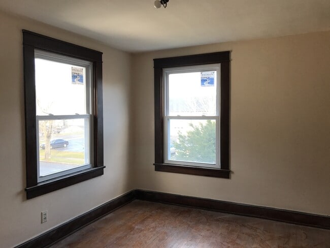 Building Photo - DREAM LOCATION !! LOOKS LIKE PRIVET ROAD !!!