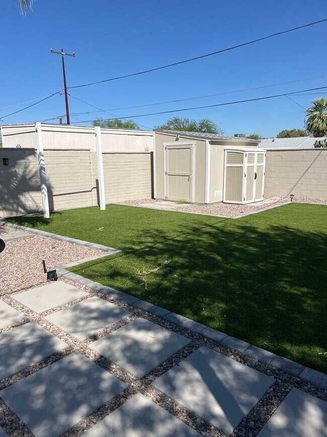 Building Photo - 4831 E Hampton St