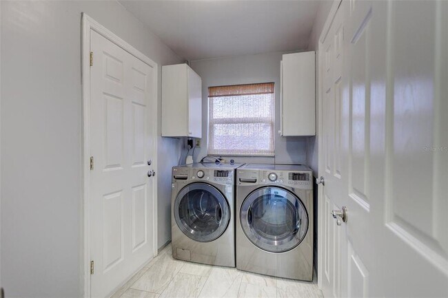 Building Photo - 2544 Burnice Dr