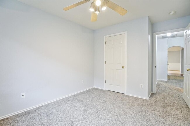Building Photo - 4405 S Summercrest Loop