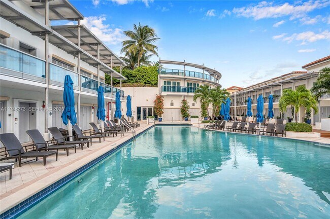 Building Photo - 5959 Collins Ave