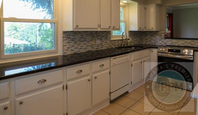 Building Photo - Move In Special  $600.00 off the Deposit!!...