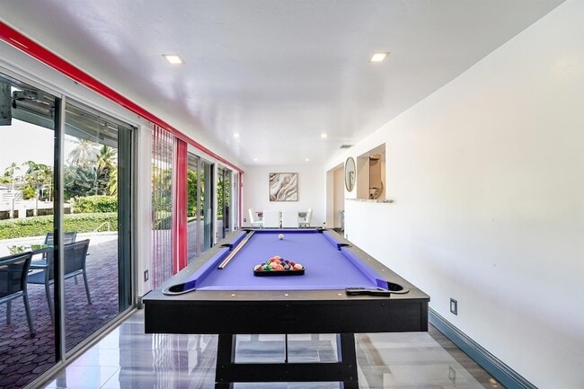 Building Photo - 2531 NE 47th St