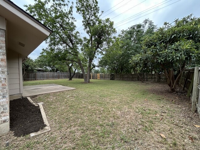 Building Photo - 1805 Broadmoor Dr