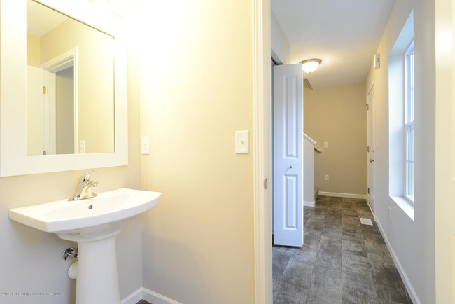 Building Photo - 3586 Fernwood Ln