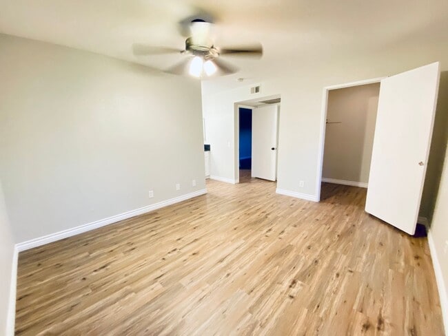 Building Photo - Beautifully remodeled spacious 1 Bedroom r...