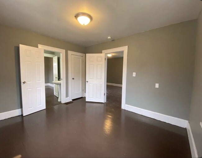 Building Photo - Nice 2 Bed/1 Bath Home, close to downtown