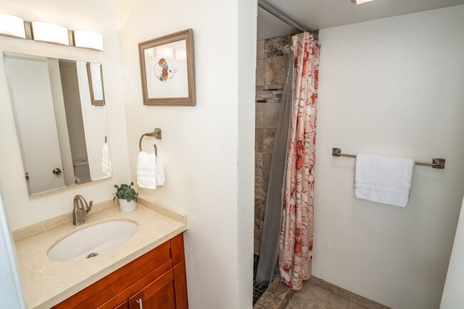 Building Photo - Furnished Condo at Kihei Shores, 2 Bed / 2...