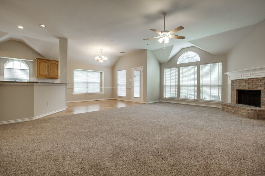 Building Photo - 1407 Oxford Dr