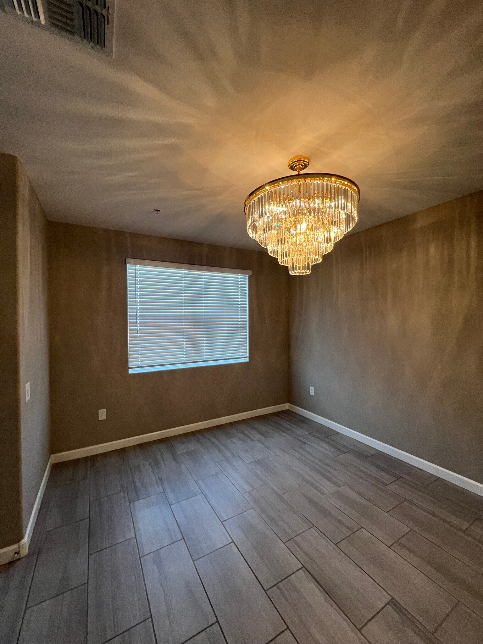 Building Photo - 1255 N Arizona Ave