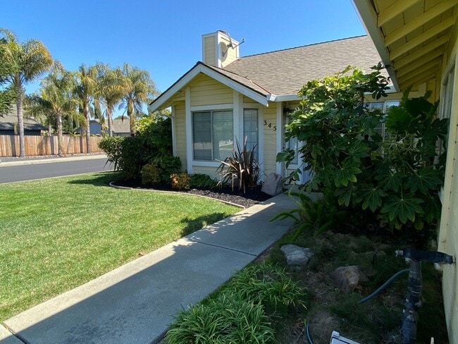 Building Photo - 3 Bedroom / 2 Bath Great Corner Lot in Travis District