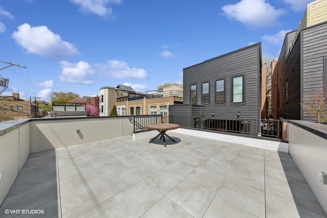 Building Photo - 1844 N Maud Ave