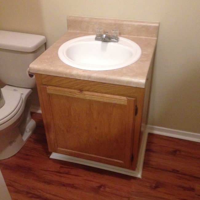 1/2 Bath - 106 Briarhill Rd