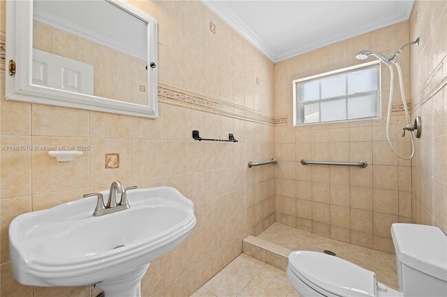 Building Photo - 1656 W 80th St