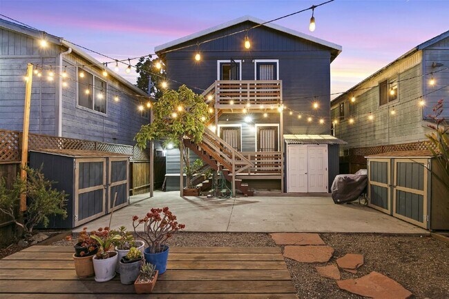 Building Photo - Fully Renovated 2-Bedroom in West Oakland ...
