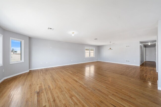 Building Photo - 196 Sandford Ave