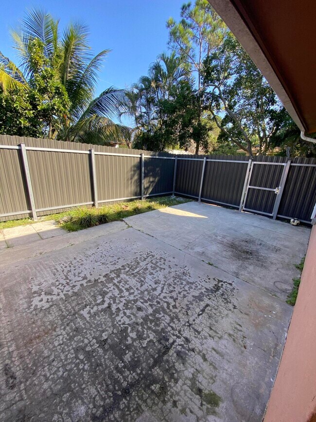 Building Photo - 4367 Edward Rd