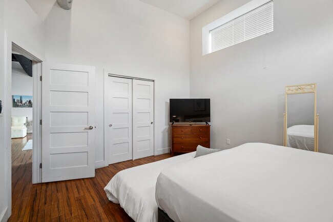 Building Photo - 9801 Mor Dr