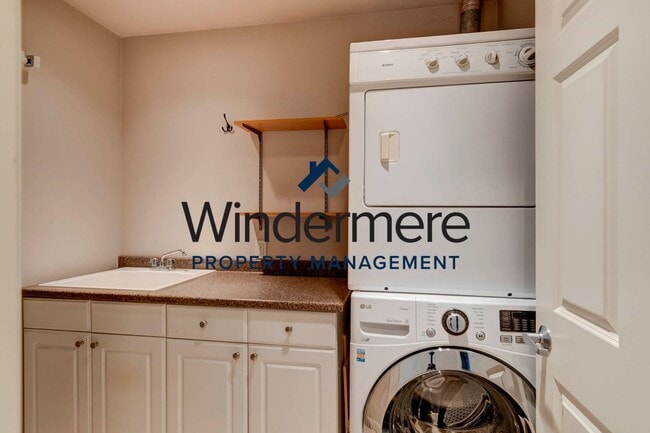 Building Photo - 2 Bedroom Waterview Condo