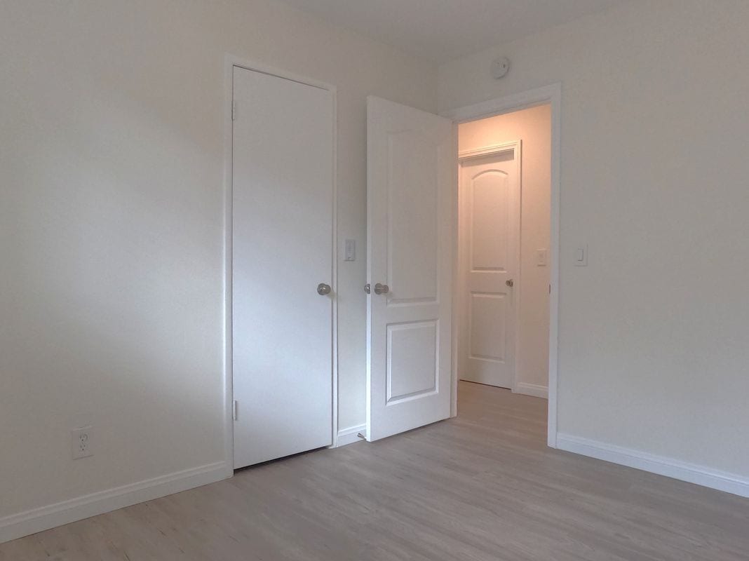 Building Photo - 906 S Gilbert St