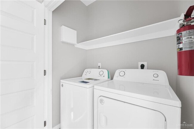 Building Photo - 14 N Winona Dr