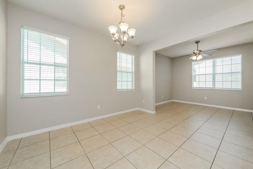 Building Photo - 3207 Bayflower Ave