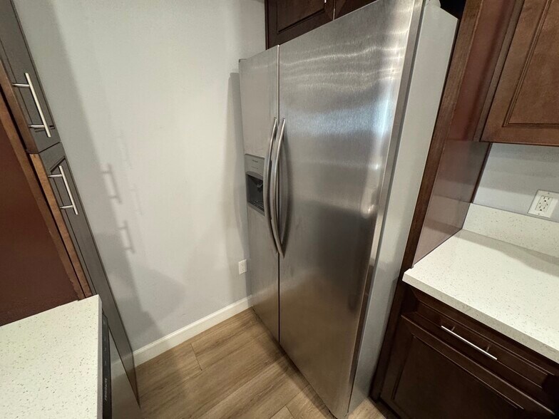 Building Photo - 6718 Sylmar Ave